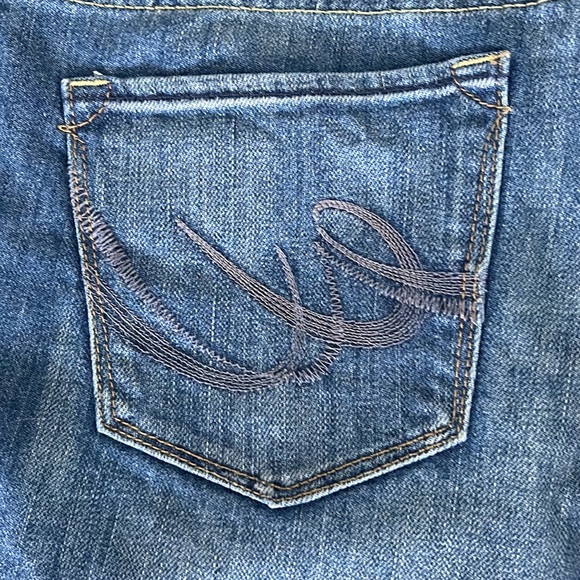 Express X2 Woman’s Capri Pants - Picture 9 of 11